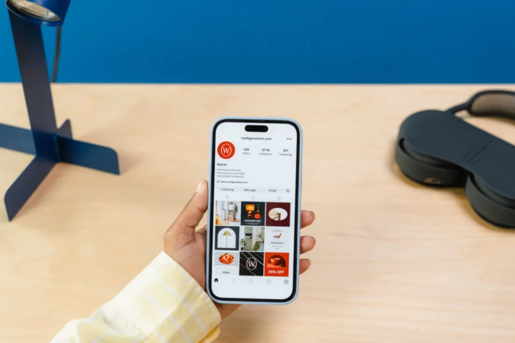 Vođenje društvenih mreža, instagram profil firme na telefonu